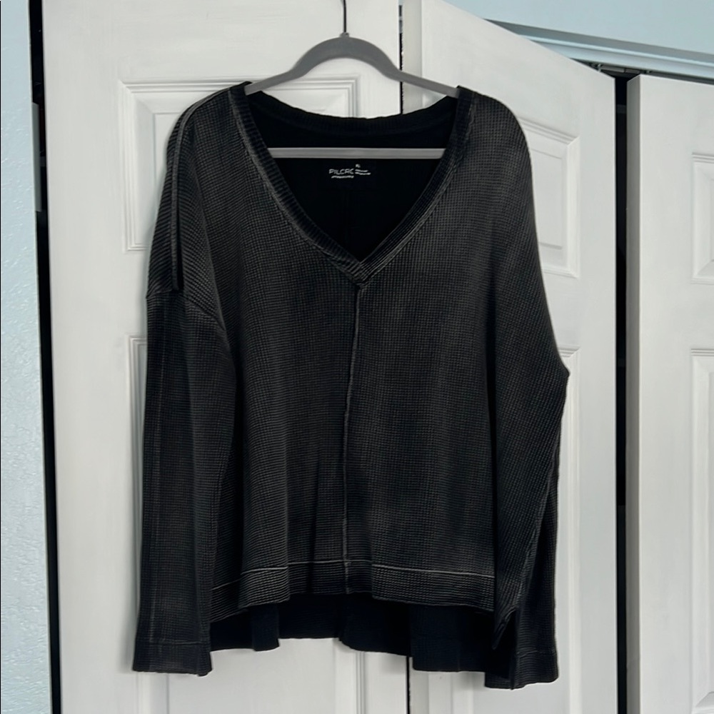 Black V-Neck Long Sleeve Top